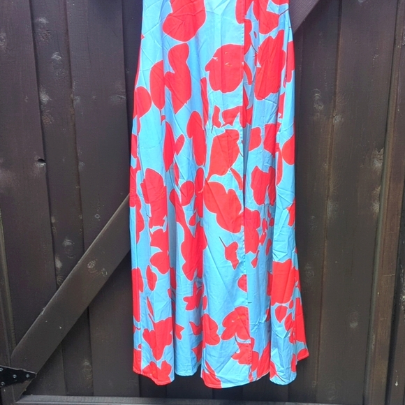 Women's Vibrant Temperament V-neck Floral dress. Short Sleeved Size Small BNWOT - Picture 5 of 9